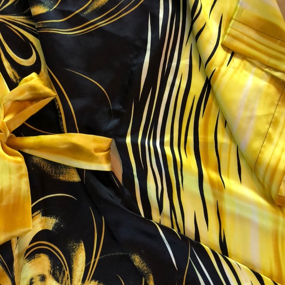 Silk like top in perfect condition - Picture 4 of 5